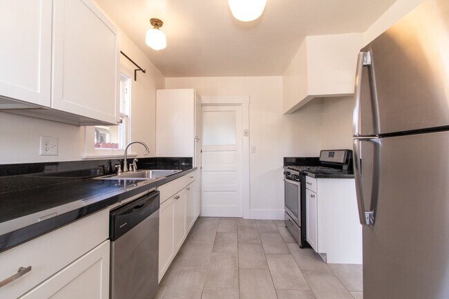Building Photo - Charming North Park 2 Bedroom with Washer/Dryer, Backyard & Parking!