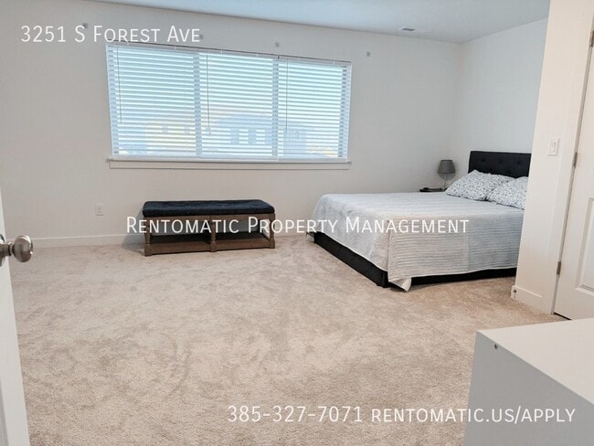 Building Photo - 3251 S Forest Ave