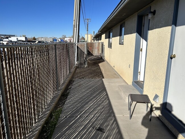 Building Photo - 1663 Kaiser St