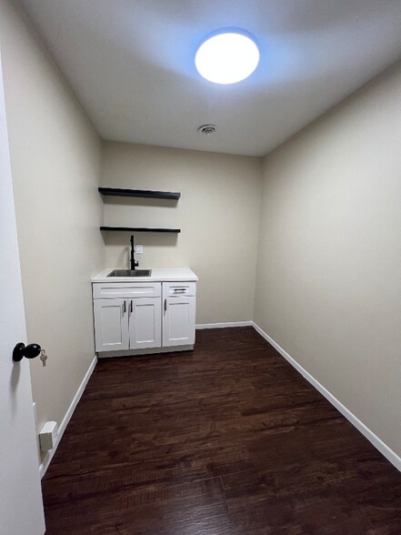 Building Photo - 508 E Broad St