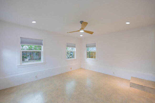 Building Photo - 730 Winters St