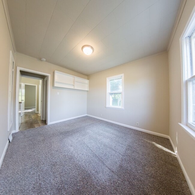 Building Photo - Cozy 2 Bedroom 1 Bath