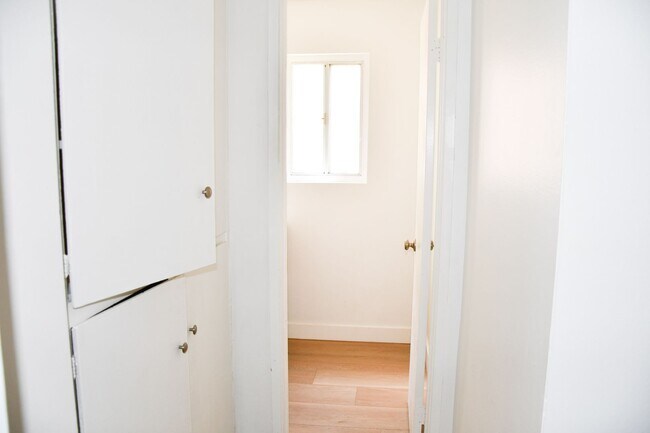 Building Photo - Valencia (994)