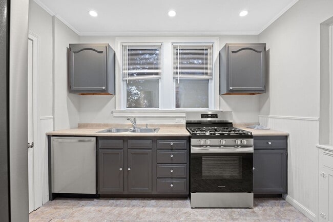 Building Photo - Cheviot- Charming 3 bed 2 bath