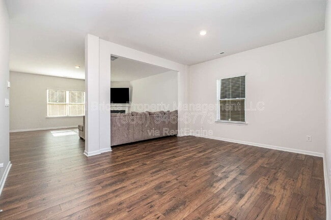 Building Photo - 10759 Adair Wds Dr