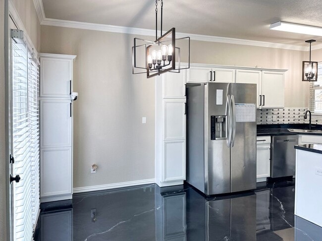 Building Photo - 505 Kingscote Ct