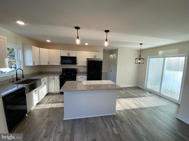 Building Photo - 316 3rd St