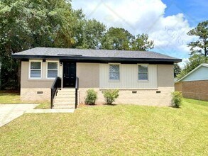 Building Photo - Beautifully Updated 3 Bedroom, 2 Bath Home – Move-In Ready!