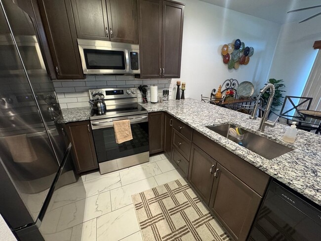 Building Photo - Beautiful Furnished 2 Bedroom Home on Golf Course!!