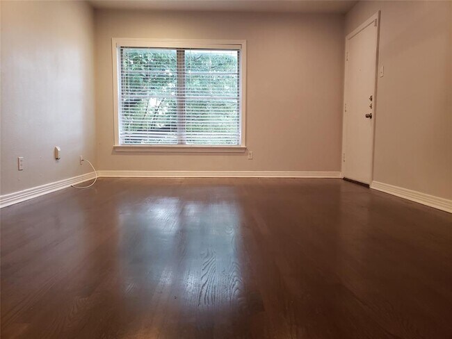 Building Photo - 6202 Gaston Ave