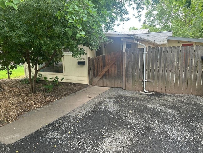 Building Photo - 2050 Laburnum Ave