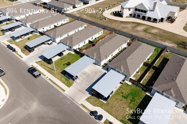 Building Photo - 904 Kentucky St