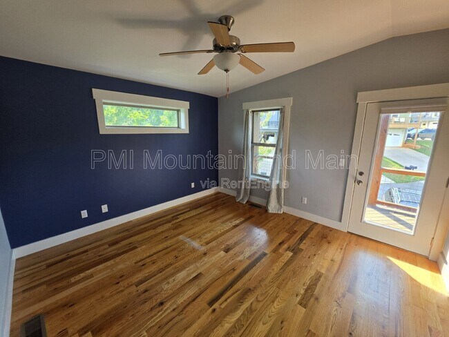 Building Photo - 156 Bradley St