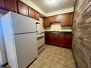 Building Photo - Beautiful First Floor 1 Bedroom Apartment Available at Kellywood Manor!  Call Today!