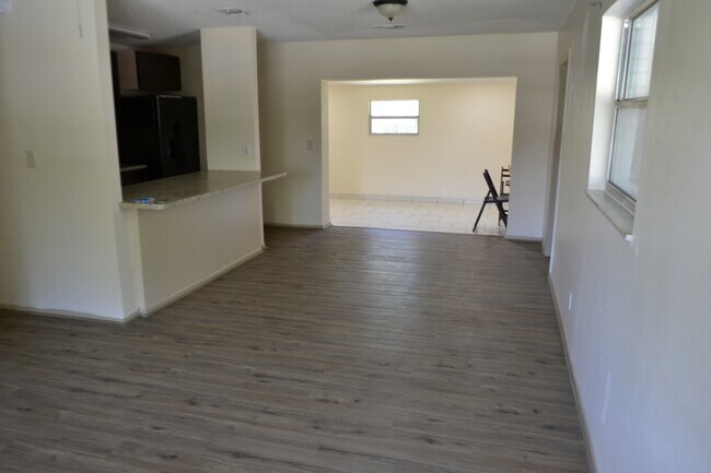 Building Photo - 1060 E Patrick Cir