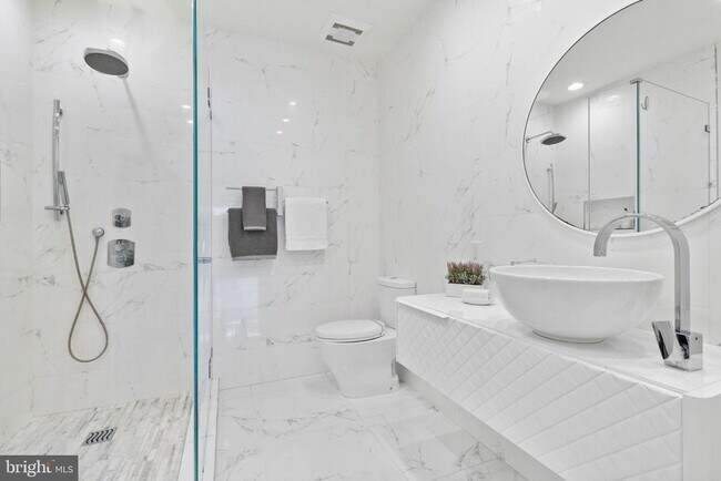 Building Photo - 5909 Barbados Pl