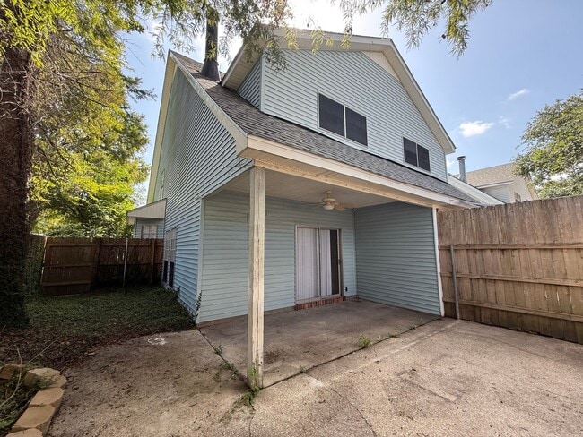 Building Photo - Acadian Cutie