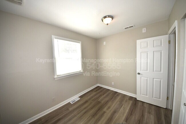 Building Photo - 213 Bassett Ave