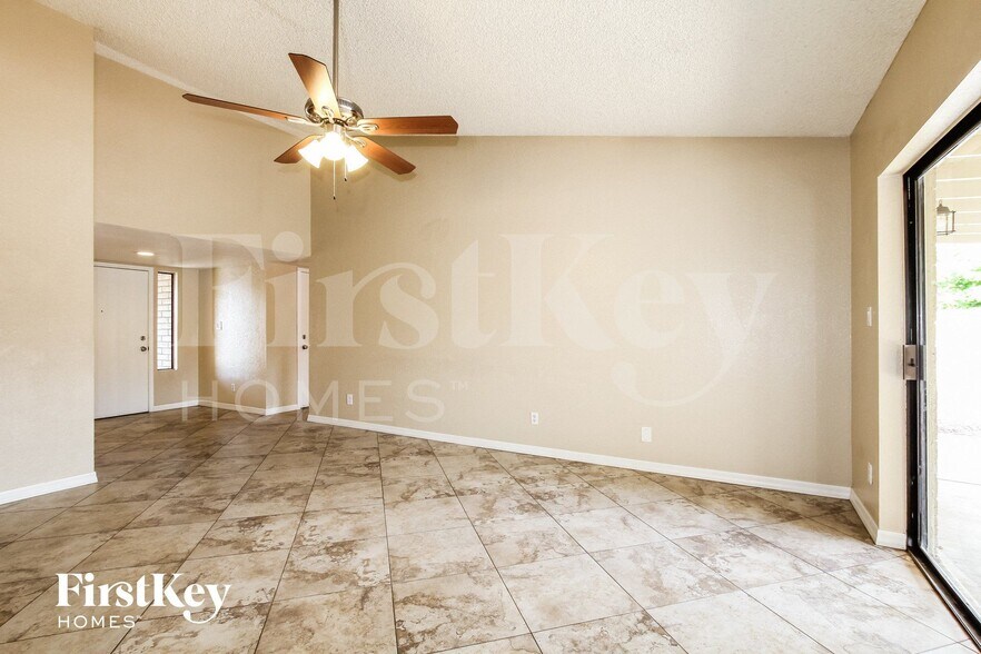 Building Photo - 5203 W Sandra Terrace