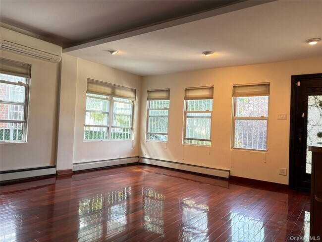 Building Photo - 51-15 Bowne St