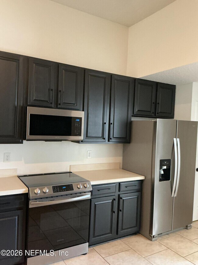 Building Photo - 12335 Vine Maple Way