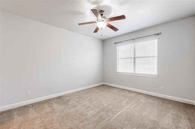 Building Photo - 4006 Gloucester Dr