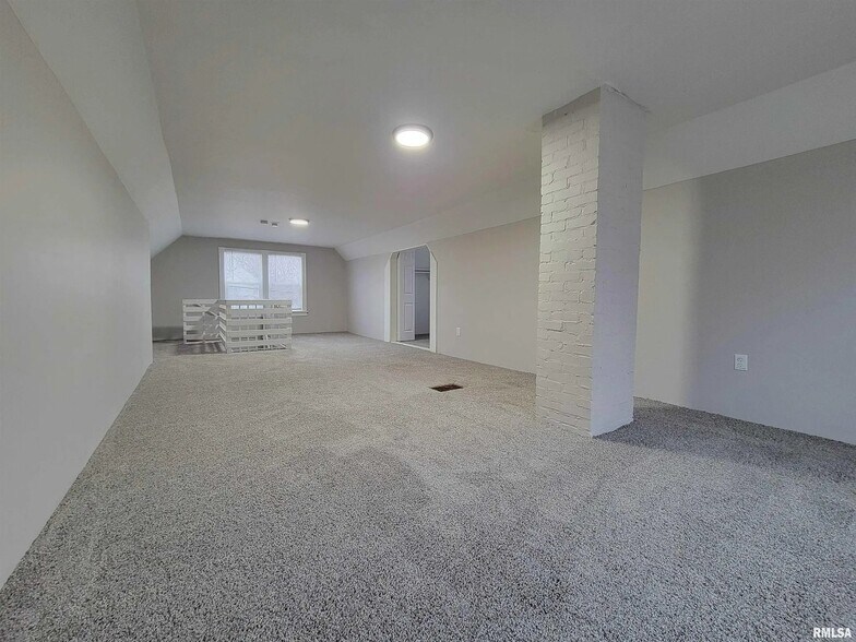 Building Photo - 2807 N Dechman Ave