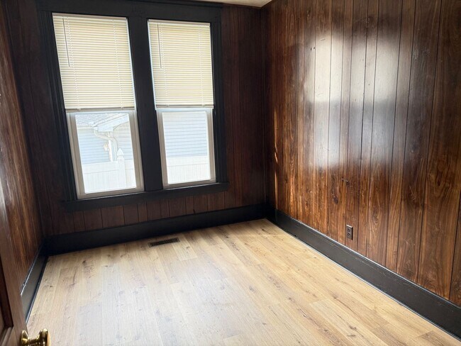 Building Photo - Recently redone 3BR 1.5 bath house in Bloo...
