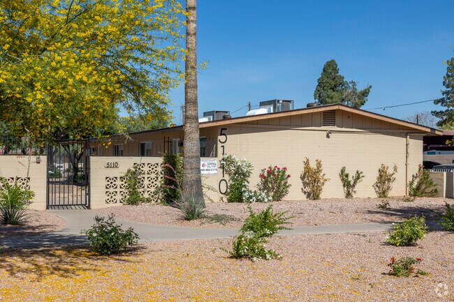 Building Photo - Camelback Courts