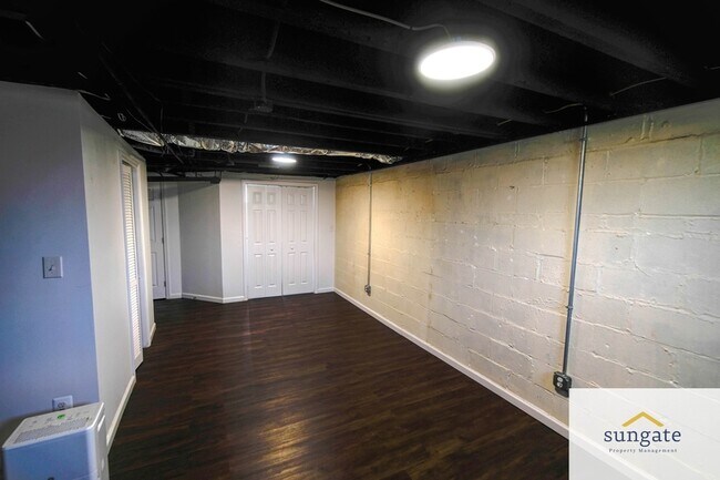 Building Photo - 217 W Edgevale Rd