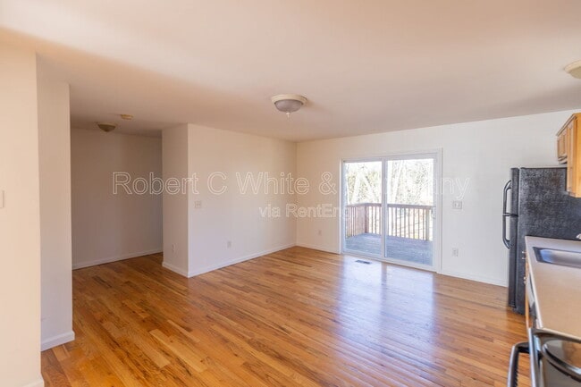 Building Photo - 10 Winthrop Dr