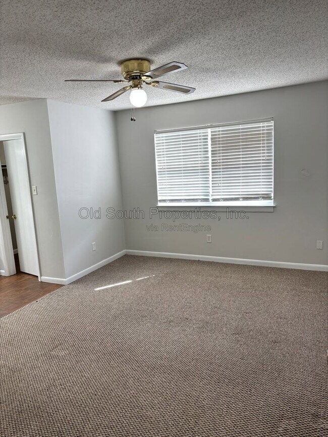 Building Photo - 8410 Williamsburg Cir