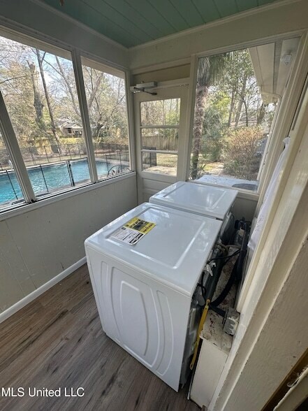 Building Photo - 3564 Cowan Pl