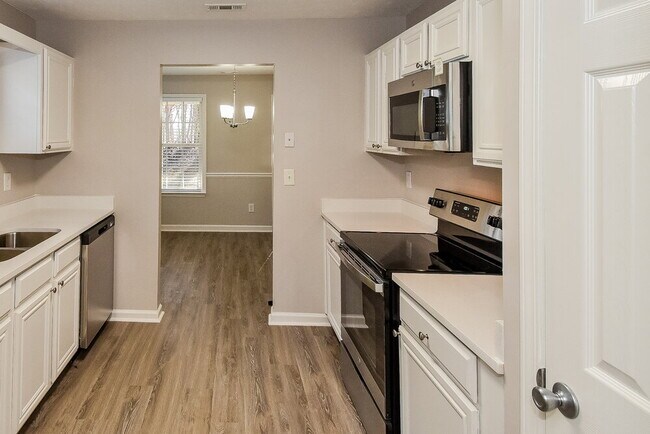 Building Photo - 2155 Belcourt Dr