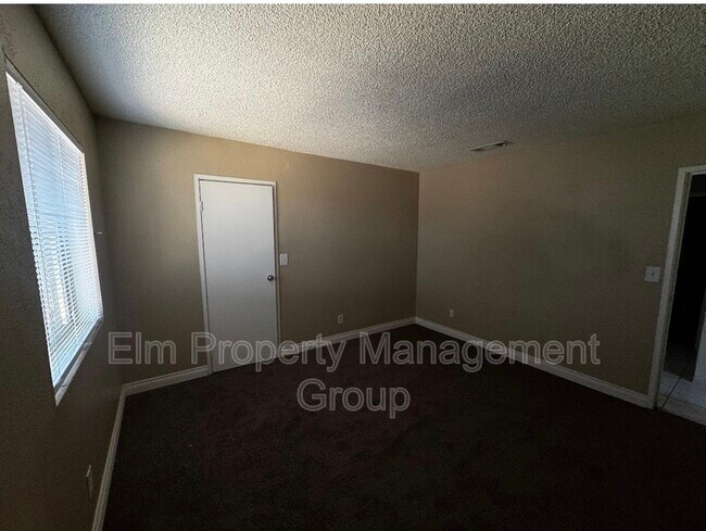 Building Photo - 8 Britz Cir