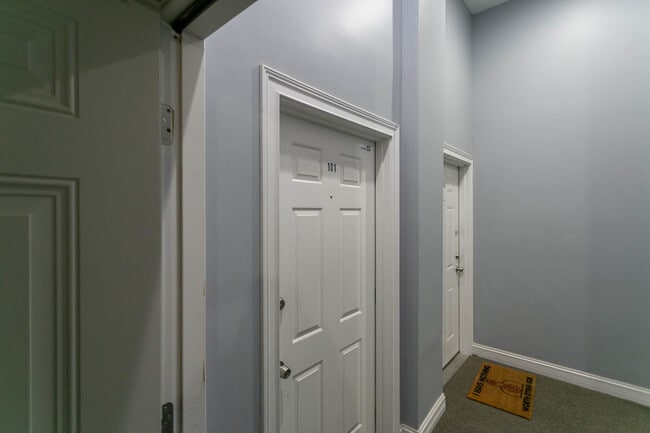 Building Photo - 1359 N Noble St