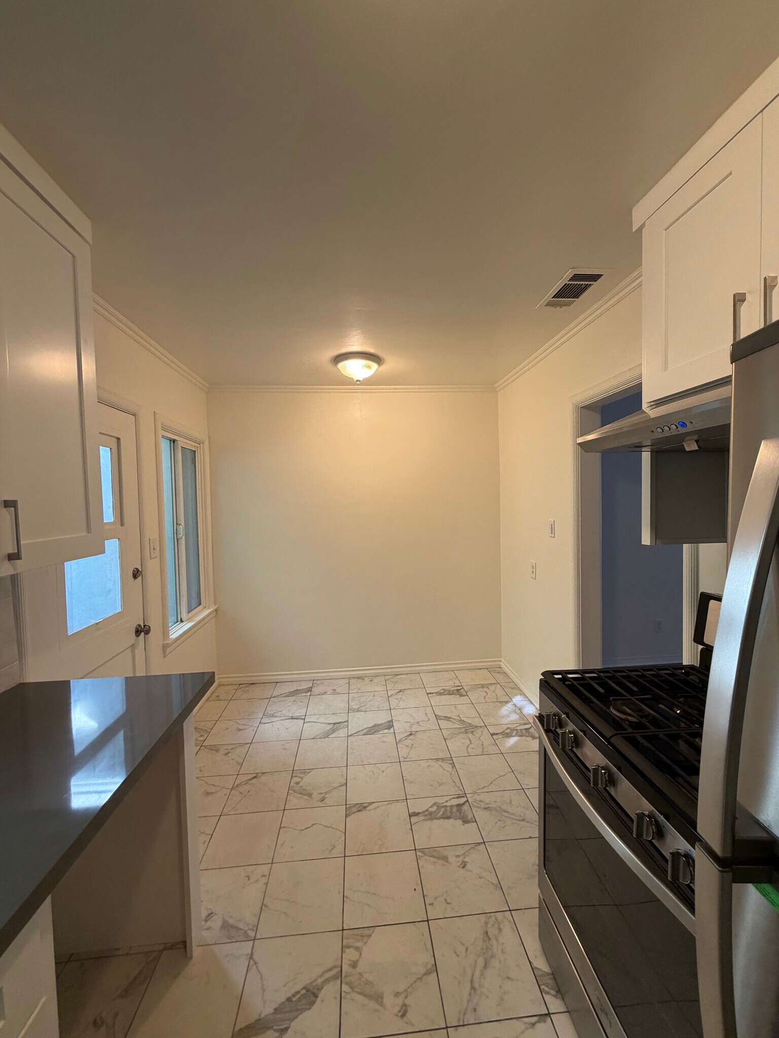 Building Photo - 143 N Maple St