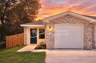 Building Photo - 1418 Shoshoni Trail