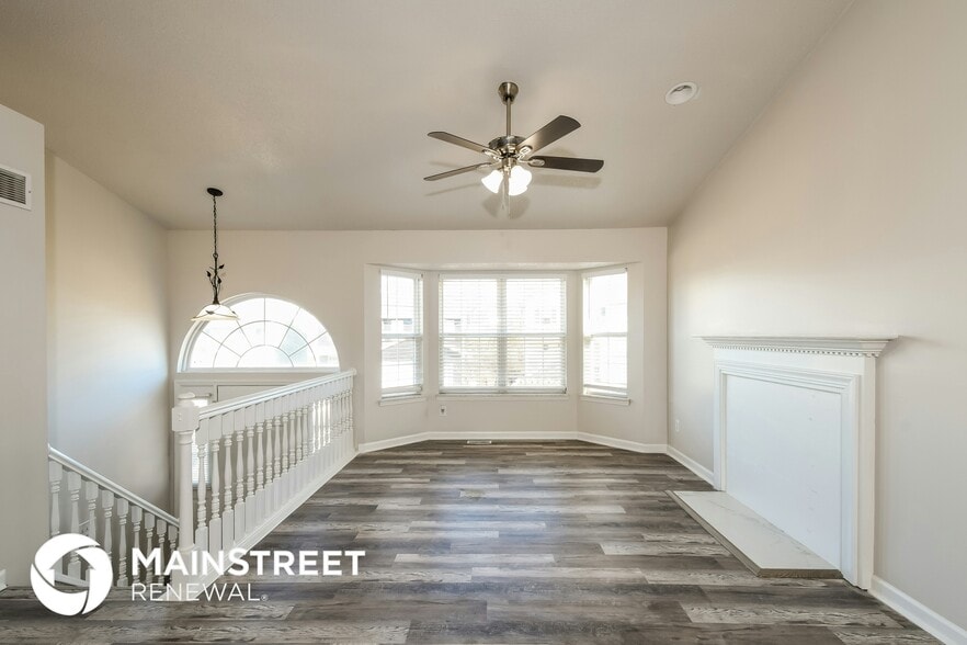 Building Photo - 3304-3305 5 Oaks Dr