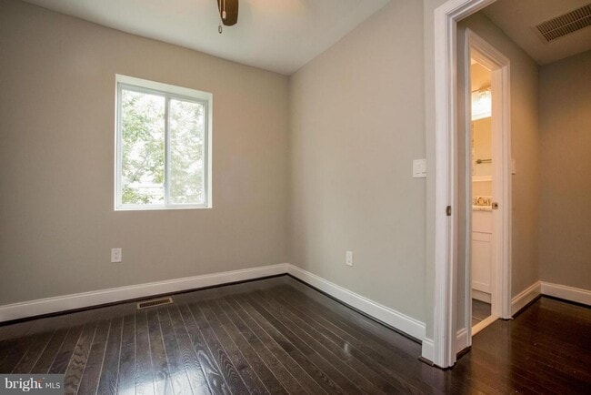 Building Photo - Single Family Home w/ Beautiful Outdoor Patio