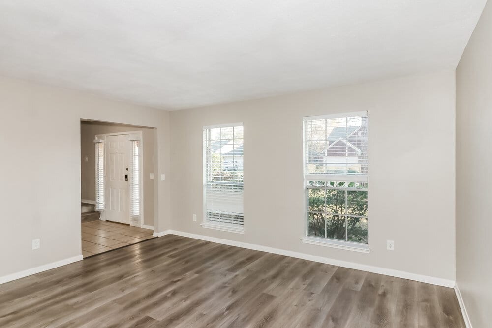 Building Photo - 18162 Holly Green Dr