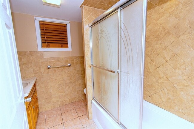 Building Photo - 22 Bolton Pl