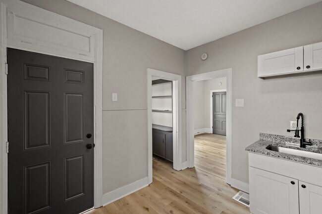 Building Photo - Beautiful 2 bedroom home in Homestead available August 1!