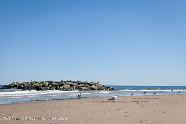 Building Photo - 601 Heck St