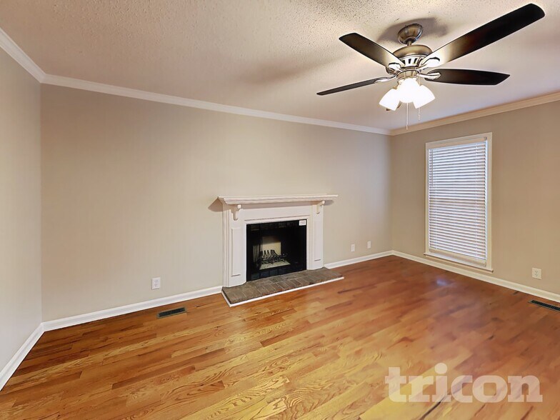 Building Photo - 2113 Putnam Ln