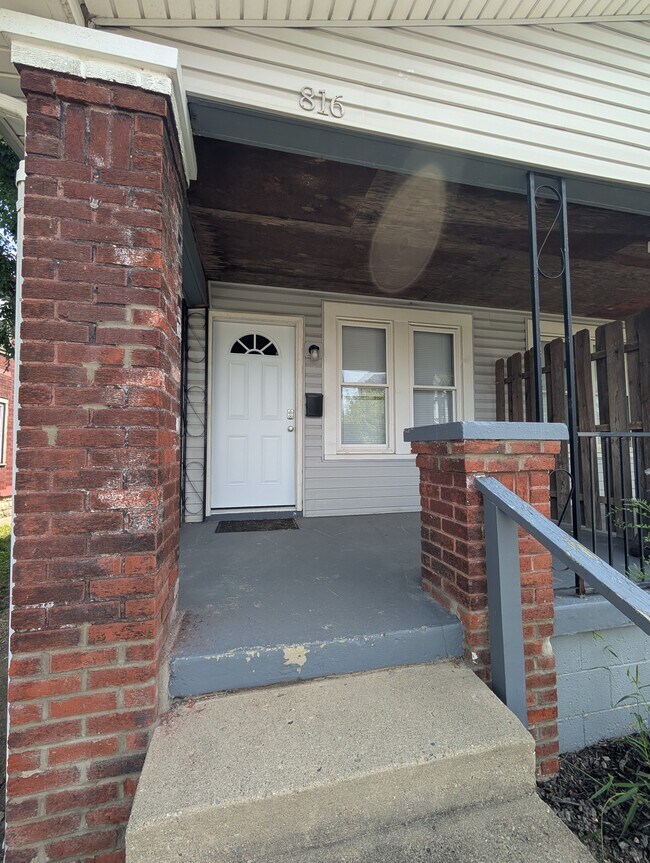 Front Porch/Entry - 816 Wager St