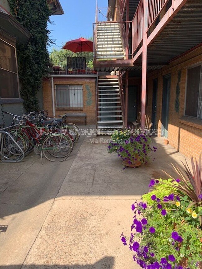 Building Photo - 1138 Corona St