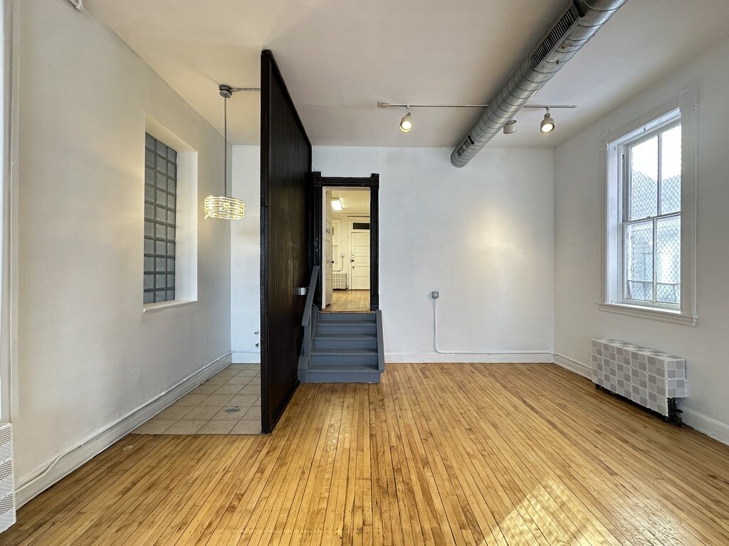 Building Photo - 3422 N Lincoln Ave