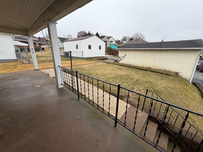 Building Photo - 914 Lawrence St