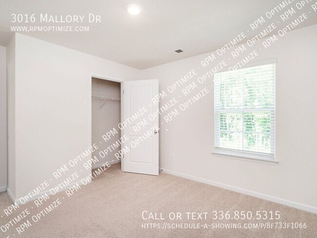 Building Photo - 3016 Mallory Dr